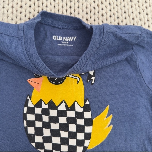 Old Navy Chic Unisex Short-Sleeve Graphic T-Shirt for Toddler 18-24 Months - Picture 2 of 5